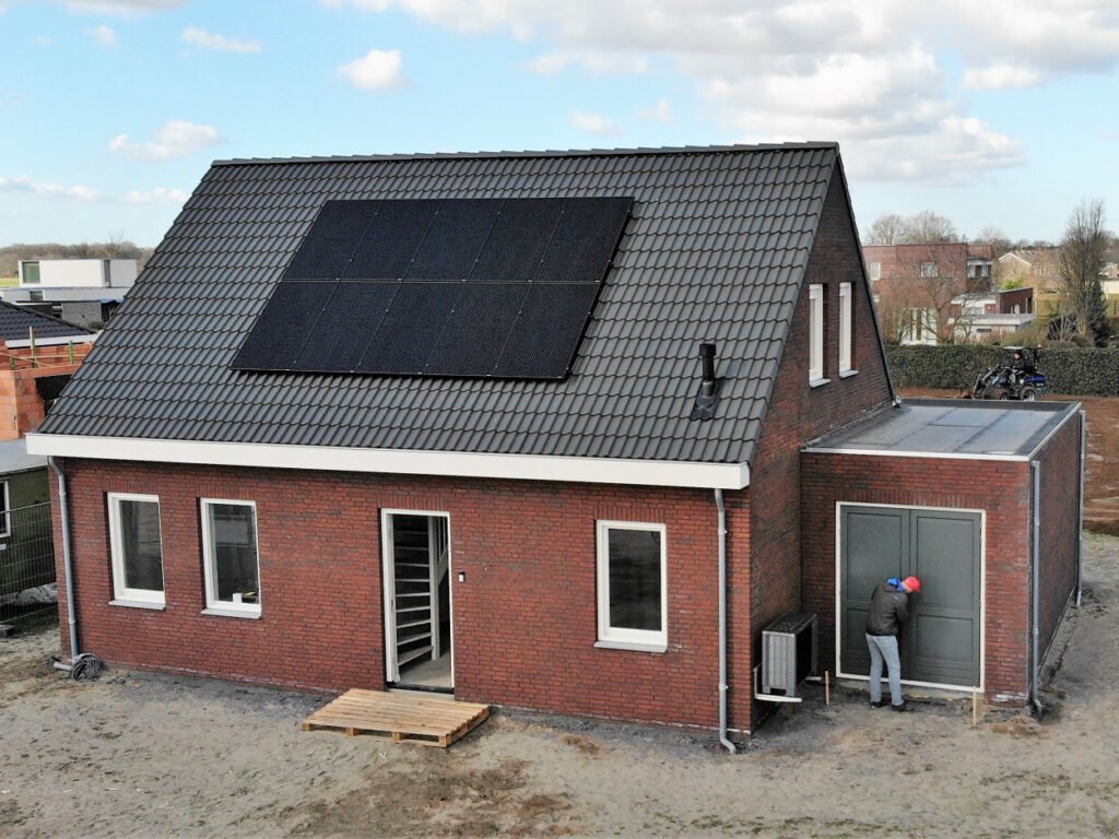 Prefab huis in Alphen opgeleverd