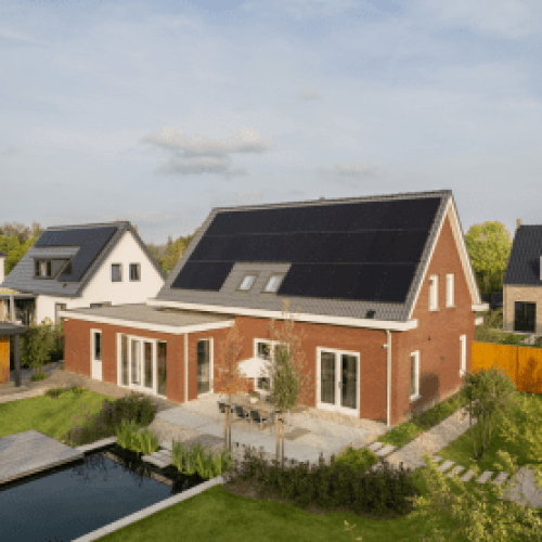 Prefab woning met natuurzwembad in breda