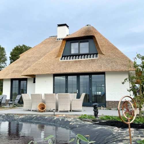 Prefab villa in Maasdam